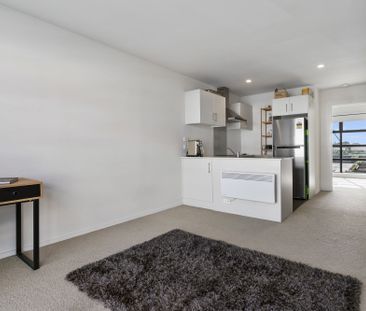 Sunny Townhouse in Prime Summer Spot - Photo 2