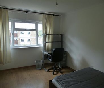 3 bedroom apartment to rent - Photo 3