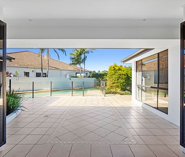 7 Catalina Court, Mermaid Waters QLD 4218 - Photo 6