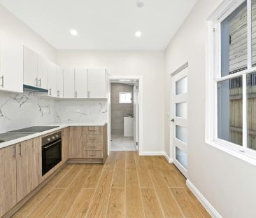 Beautifully Renovated Terrace - A Must-See! - Photo 3