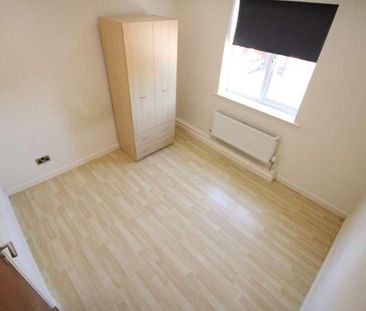 Delph Court, Woodhouse, Leeds, LS6 - Photo 4