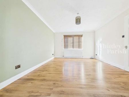 Edenside Drive, Attleborough, NR17 - Photo 3