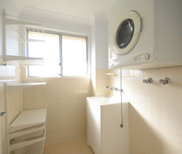 Oversized 3 Bedroom Unit!! - Photo 6