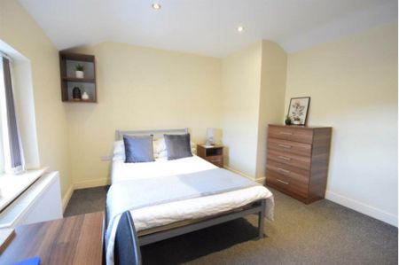 Room 10 Gresham Street, Lincoln, LN1 1QA (11.30sqm) - Photo 2