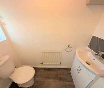 3 bedroom semi-detached house to rent - Photo 6