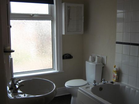 2 bedroom terraced house to rent - Photo 3