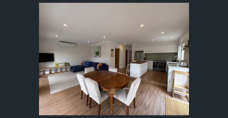 Coastal Living at Its Best – 4-Bedroom Home with Ocean Views - Photo 4