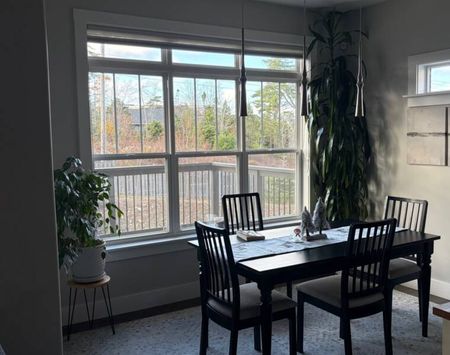 Executive 4 bedroom 3 bathroom home in Bedford - Photo 3