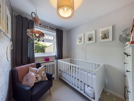 4 bedroom semi-detached house to rent - Photo 5