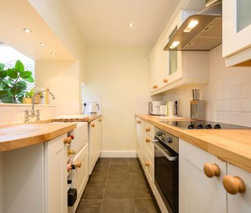 3 bedroom character property to rent - Photo 2