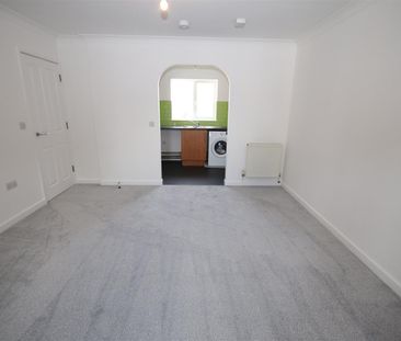 2 bedroom Apartment to let - Photo 3