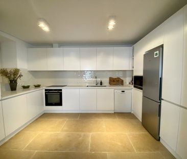 Luxury Flat for rent in Principe Real (Merces), Misericórdia, Lisbon - Photo 2