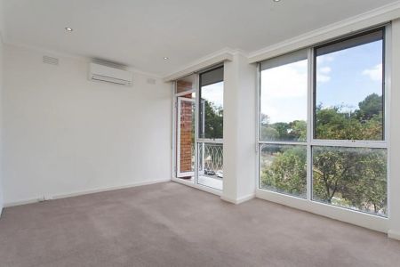 26/26 Toorak Road West, South Yarra. - Photo 2