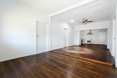 Family Home with Air Conditioning and Large Yard! - Photo 2