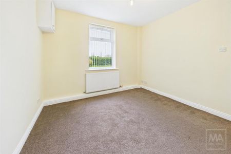 3 bedroom detached bungalow to rent - Photo 2