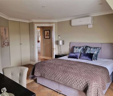 Stunning three bedroom penthouse apartment split over two floors wi... - Photo 3