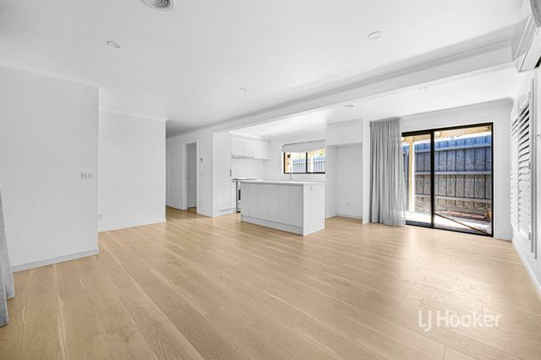 4 Tamarind Crescent, Werribee VIC, Belconnen - Photo 1