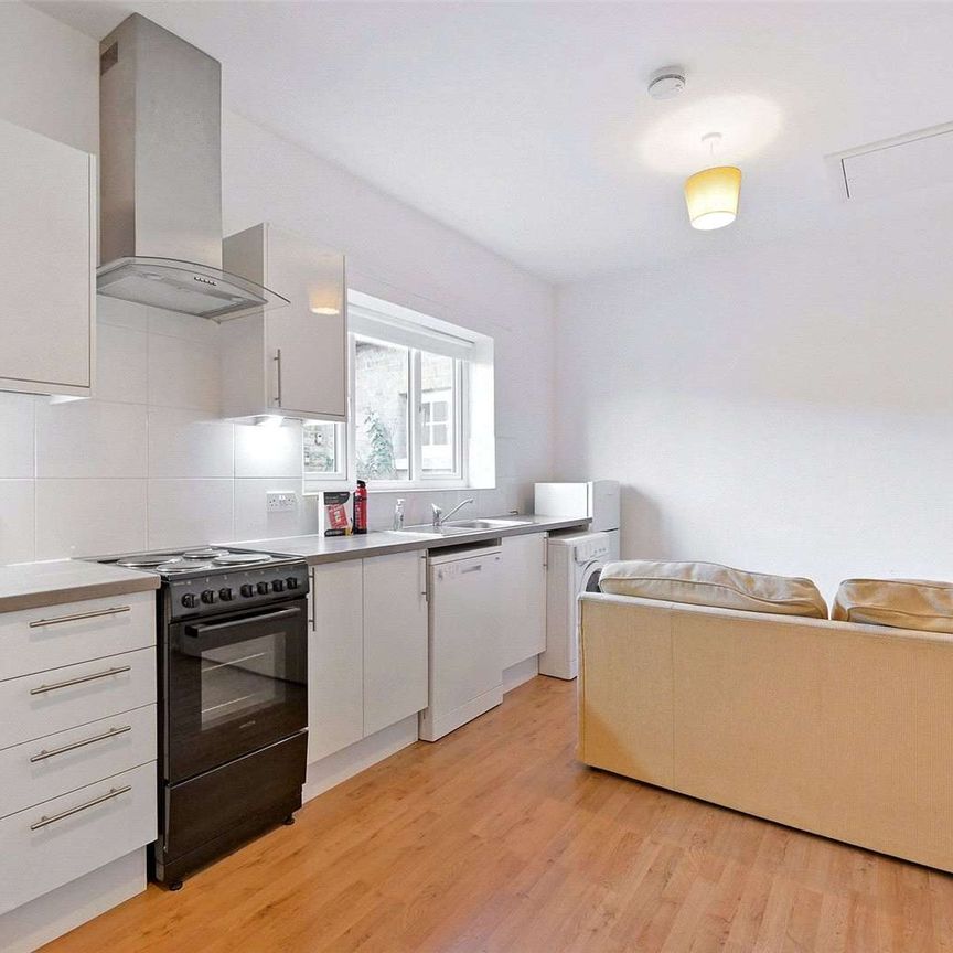 Compact furnished apartment with parking in a peaceful setting. - Photo 1