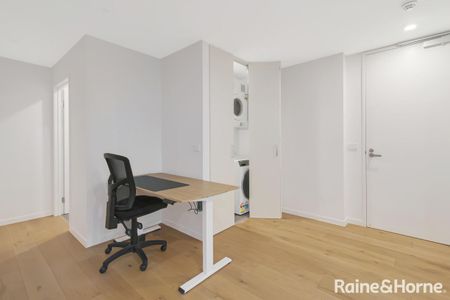 Fully Furnished, Ground-Floor Luxury with Rare Courtyard Escape - Photo 2