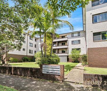 Two Bedroom Unit with Lock up Garage in Prime Location - Photo 5