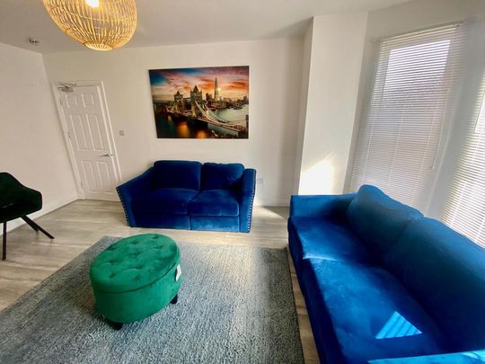 1 bedroom in a house share to rent - Photo 1