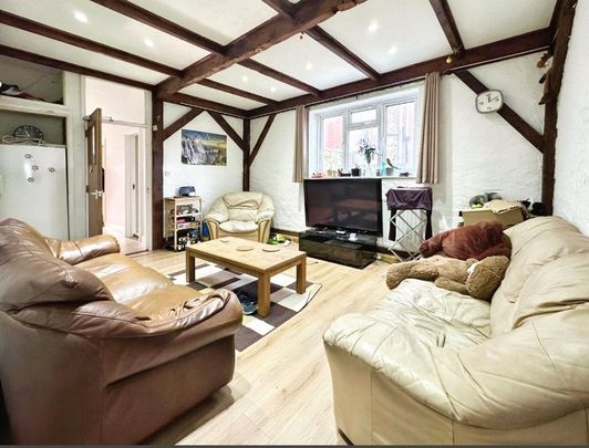 7 bedroom semi-detached house to rent - Photo 1