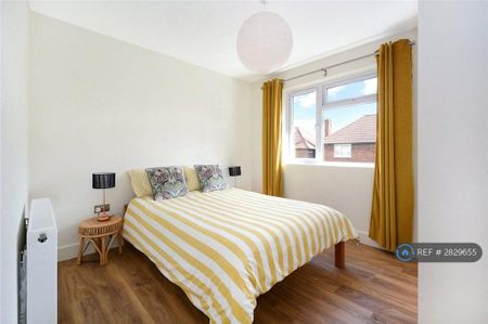 2 bedroom maisonette to rent - Photo 2