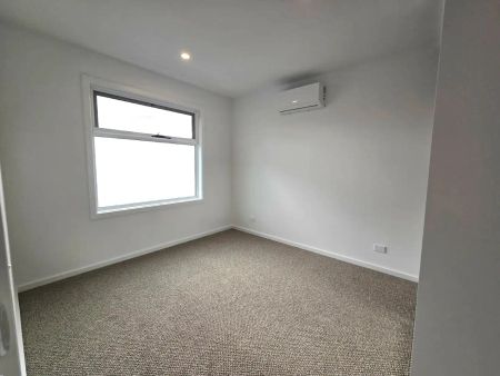 “Well-designed Brand New Townhouse” - Photo 3