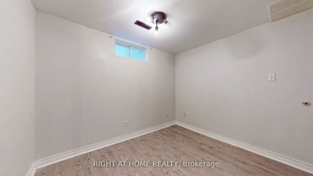 Property For Lease | N9034480 - Photo 4