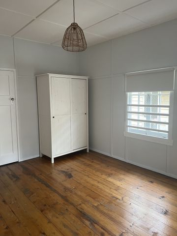 One Bedroom Unit walking distance to the City! - Photo 3