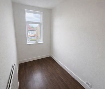 3 Bed Terraced House, Hythe Road, CR7 - Photo 6