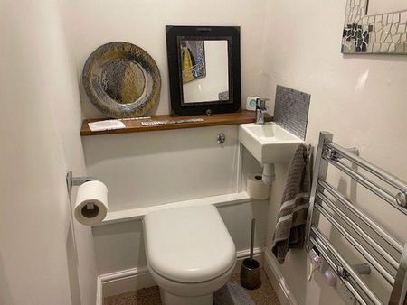 1 bedroom character property to rent - Photo 2