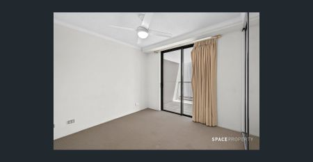 Spacious North-Facing Apartment with Balcony & Views in Mayfair on Wickham - Photo 5