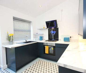 1 bedroom in a house share to rent - Photo 2