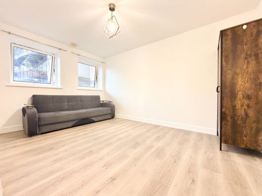 1 Bed Flat, Central House, E15 - Photo 1