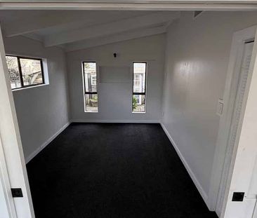Charming 4BR Family Home in Otaihanga - Photo 4