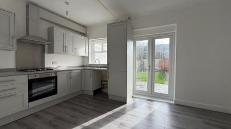 2 bedroom terraced house to rent - Photo 3