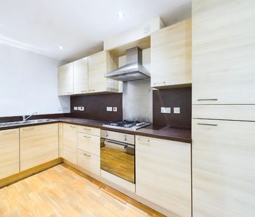 1 bedroom Flat To Let - Photo 2