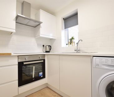 Squires Leaze, Thornbury, Bristol, Gloucestershire, BS35 - Photo 3