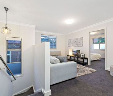 BEAUTIFULLY RENOVATED FOUR BEDROOM DUPLEX PLUS LUG - Photo 2