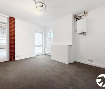 3 bedroom end of terrace house to rent - Photo 2