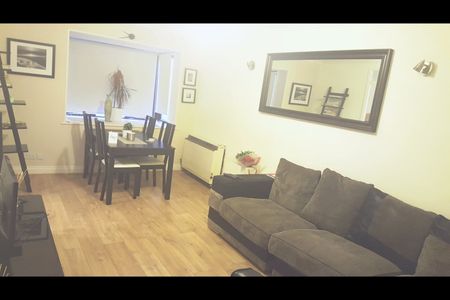 1 Bed Flat, Honeysuckle Court, SE12 - Photo 2