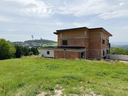 Exklusiver Erstbezug mit XXL Balkon, zwei Stellplätzen und herrlichem Fernblick - Foto 3