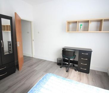 4 bedroom terraced house to rent - Photo 6