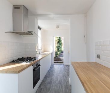3 bedroom semi-detached house to rent - Photo 4
