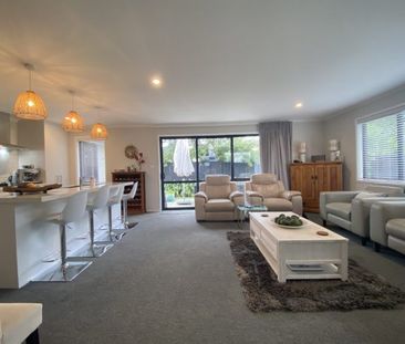 Summer Stunner - Photo 1