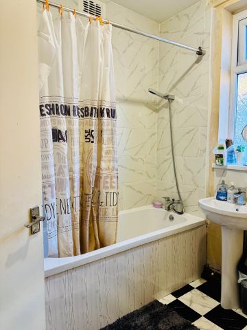 Room in a Shared House, Dobroyd Street, M8 - Photo 5