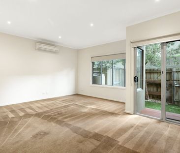 Spacious Townhouse with 3 bedrooms and a study! - Photo 1