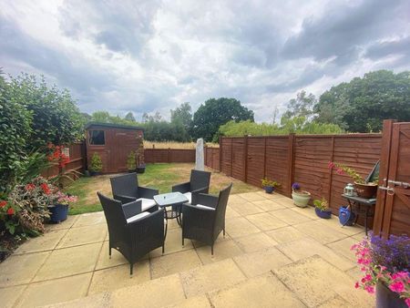 2 bedroom terraced house to rent - Photo 2