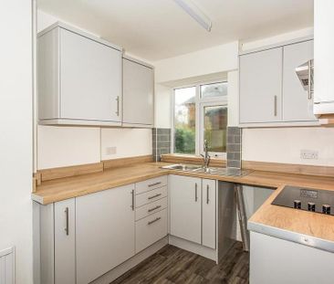 2 bedroom terraced house to rent - Photo 2